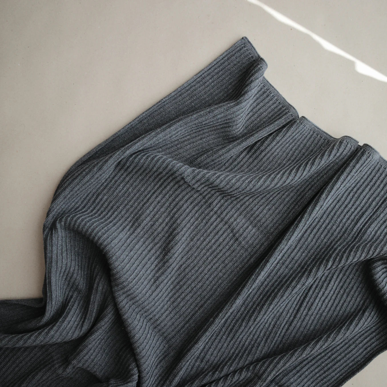 Mushie Knitted Ribbed Baby Blanket - Dark Gray Melange
